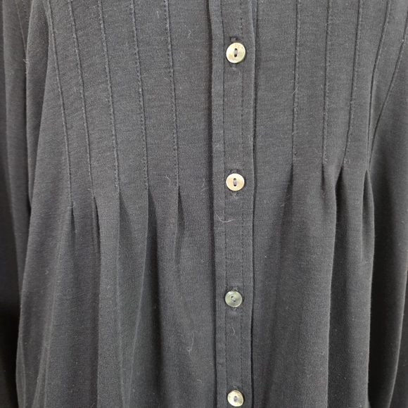 L.L. Bean Black Button-Up Front Pleat Blouse SizE LP - Picture 4 of 6